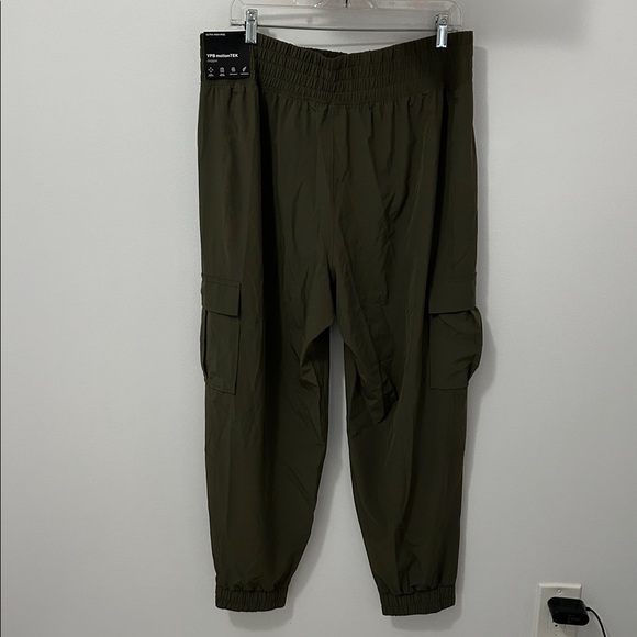 Abercrombie & Fitch YPB Motiontek Jogger Olive - Picture 2 of 10